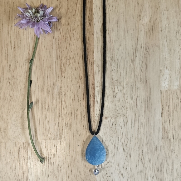 Blue Agate Pendant Necklace - Picture 2 of 8